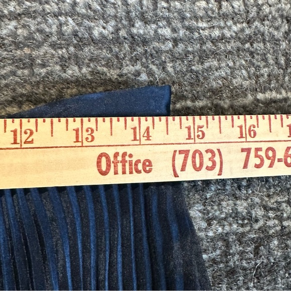 Vince Pleated Satin Midi Skirt Size 6 Evening Cocktail Classic Navy Blue - Picture 13 of 15